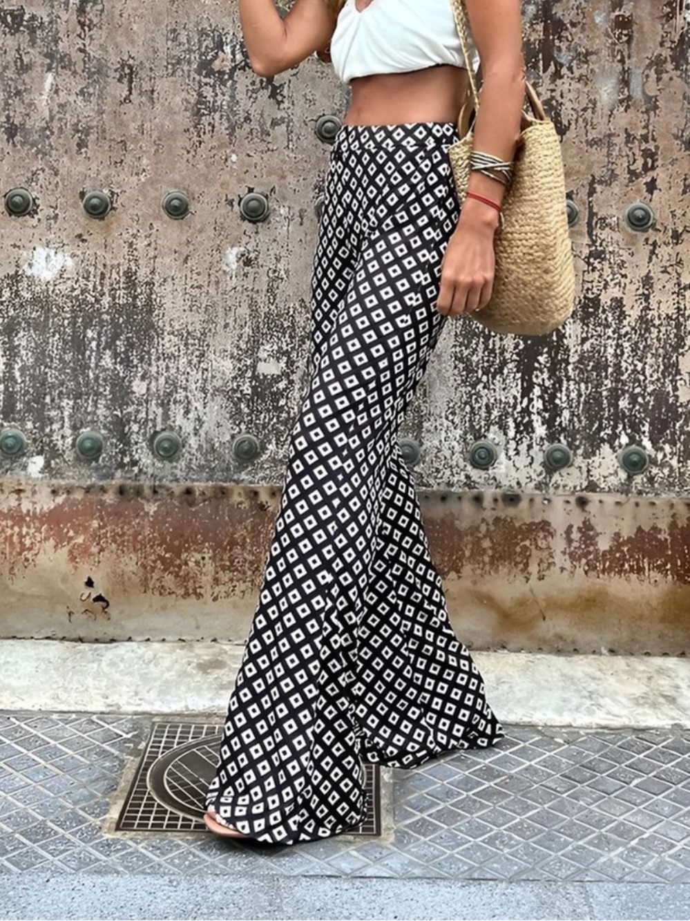 NWOT Commense Black & White Geometric Flared Wide Leg Pants
